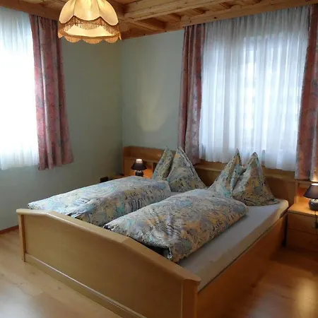 Haus Waldruhe 招待所 3*